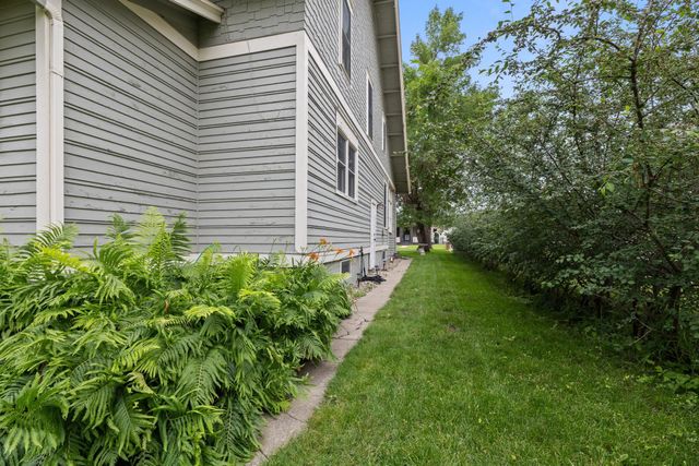424 5th ave. NW, Minot, ND 58703