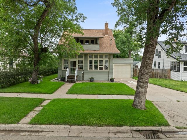 424 5th ave. NW, Minot, ND 58703