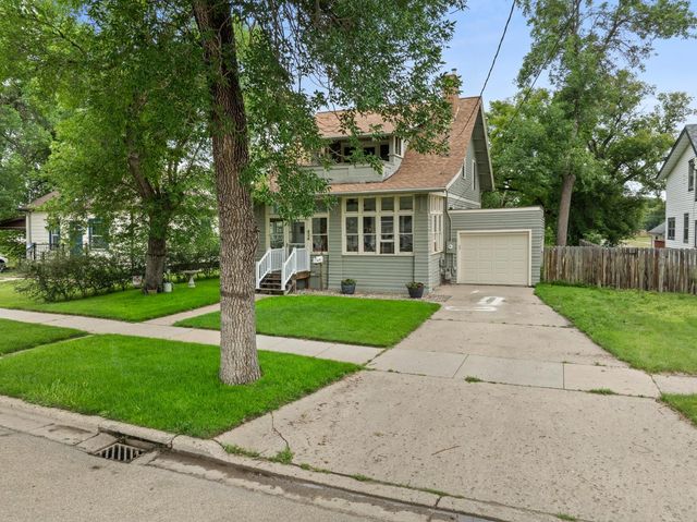 424 5th ave. NW, Minot, ND 58703