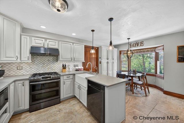 6850 HAWTHORNE DR, Cheyenne, WY 82009