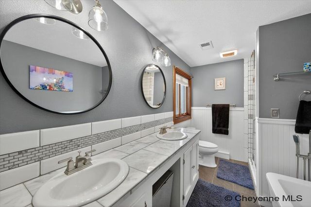6850 HAWTHORNE DR, Cheyenne, WY 82009