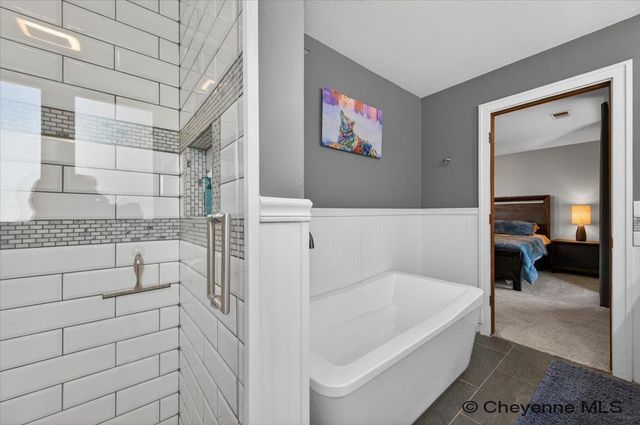 6850 HAWTHORNE DR, Cheyenne, WY 82009