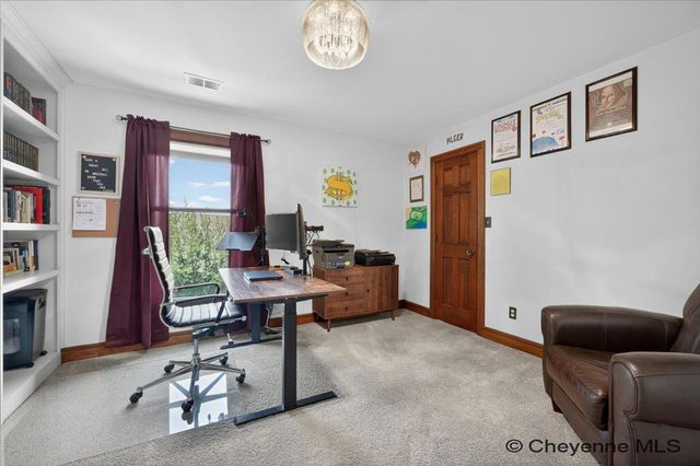 6850 HAWTHORNE DR, Cheyenne, WY 82009