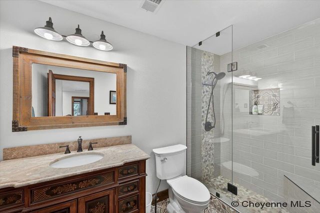 6850 HAWTHORNE DR, Cheyenne, WY 82009