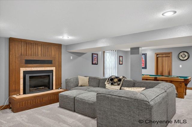 6850 HAWTHORNE DR, Cheyenne, WY 82009