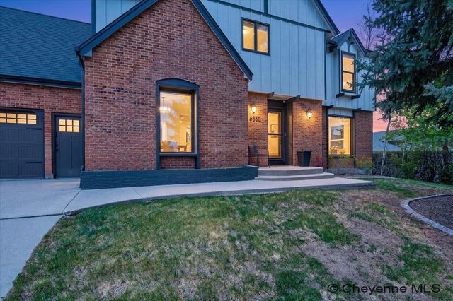 6850 HAWTHORNE DR, Cheyenne, WY 82009