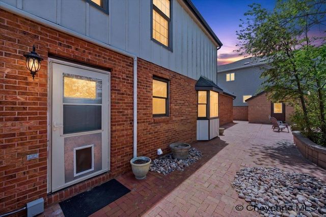 6850 HAWTHORNE DR, Cheyenne, WY 82009
