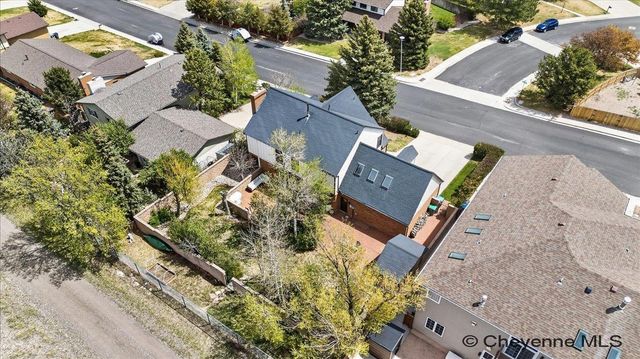 6850 HAWTHORNE DR, Cheyenne, WY 82009