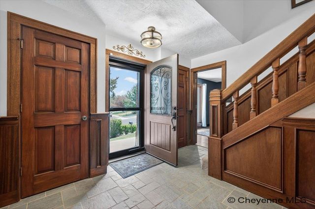 6850 HAWTHORNE DR, Cheyenne, WY 82009