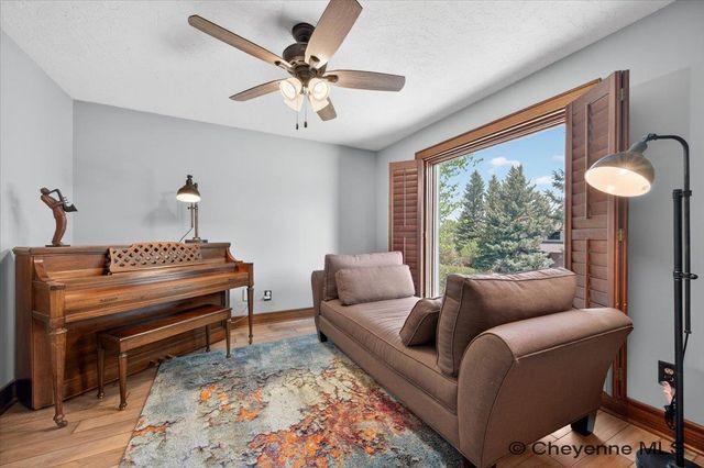 6850 HAWTHORNE DR, Cheyenne, WY 82009