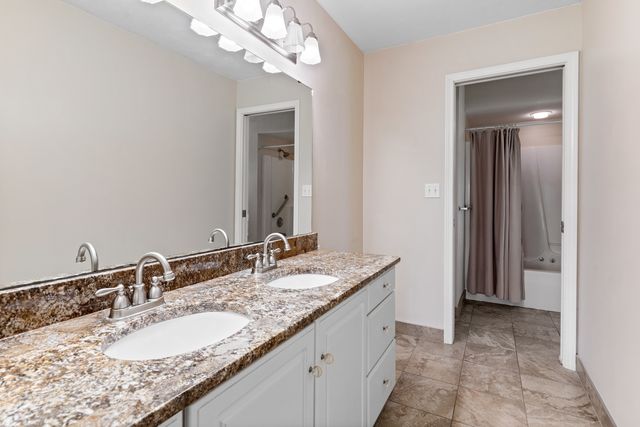 144 Glen Abbey Drive, Rockford, IL 61107