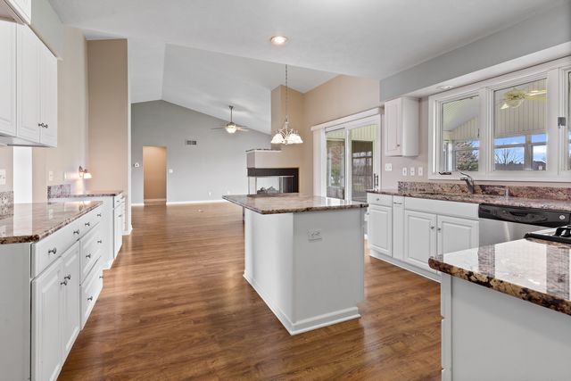 144 Glen Abbey Drive, Rockford, IL 61107