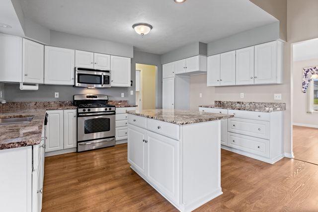 144 Glen Abbey Drive, Rockford, IL 61107