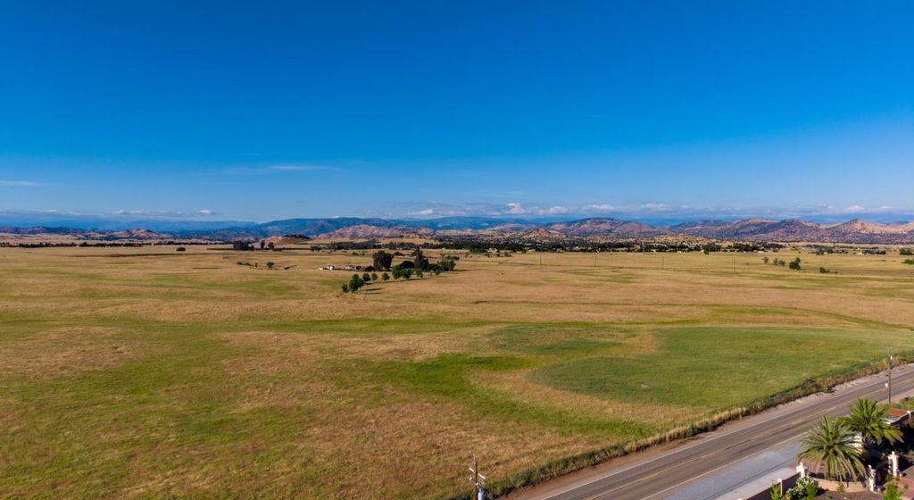 Image 3 of property listing at 12447 E Herndon Avenue, Clovis, CA 93619
