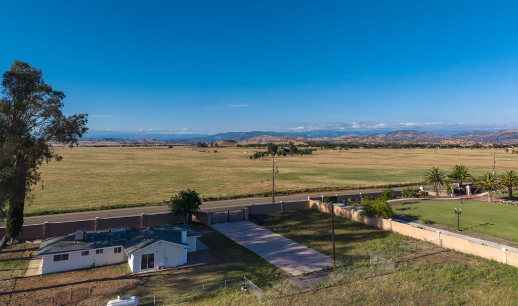 Image 4 of property listing at 12447 E Herndon Avenue, Clovis, CA 93619