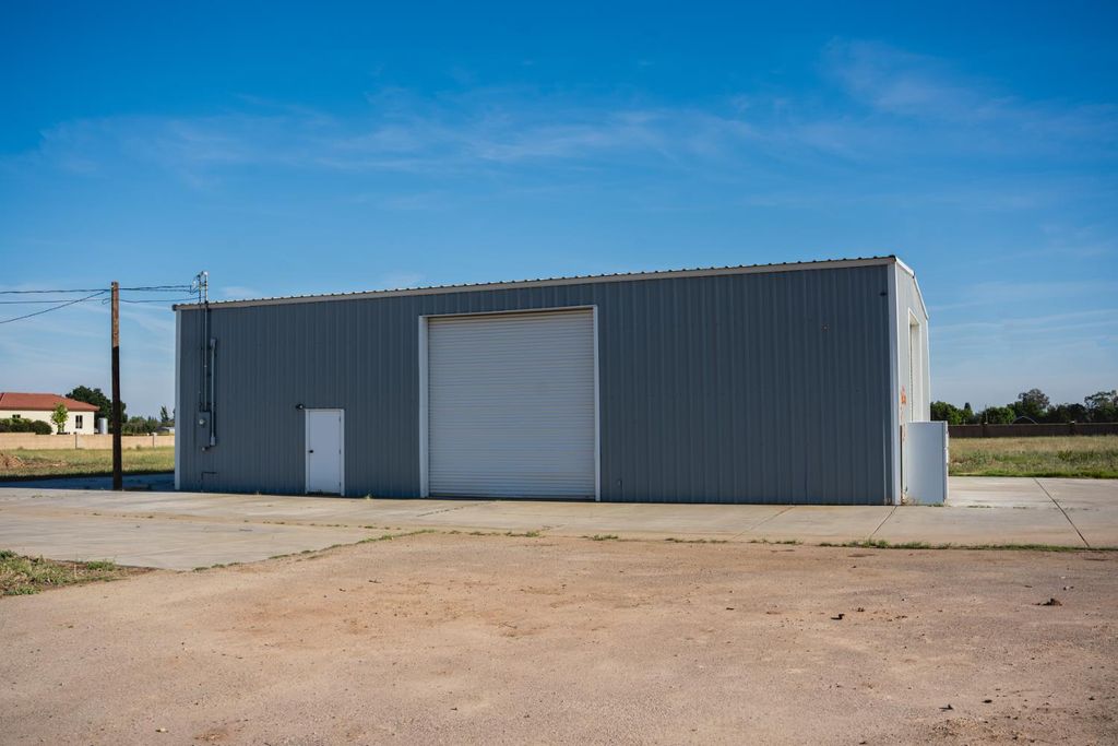 Image 6 of property listing at 12447 E Herndon Avenue, Clovis, CA 93619