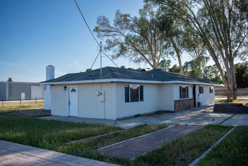 Image 7 of property listing at 12447 E Herndon Avenue, Clovis, CA 93619