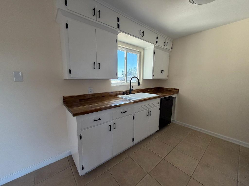 Image 9 of property listing at 12447 E Herndon Avenue, Clovis, CA 93619