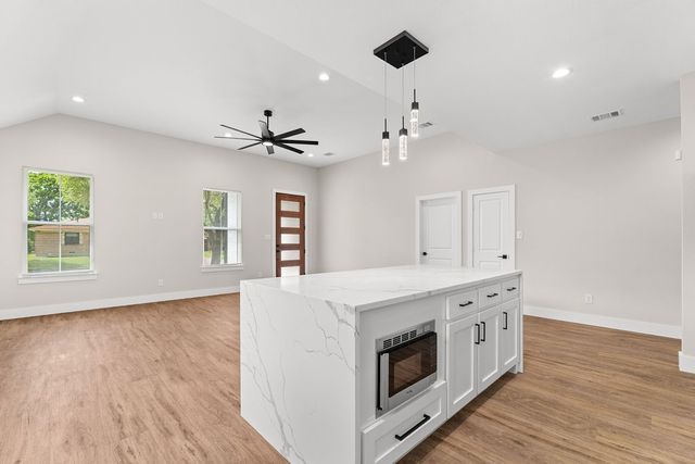 1540 Gardenside Drive, Dallas, TX 75217