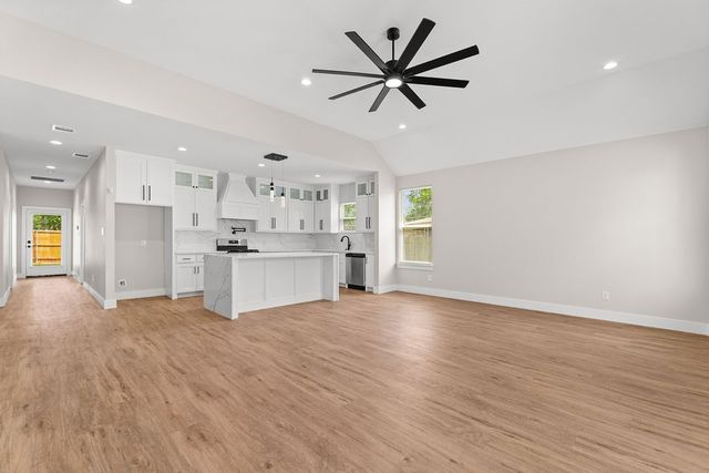 1540 Gardenside Drive, Dallas, TX 75217