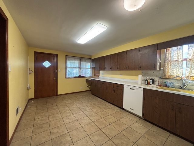 4925 N Odell Avenue, Harwood Heights, IL 60706