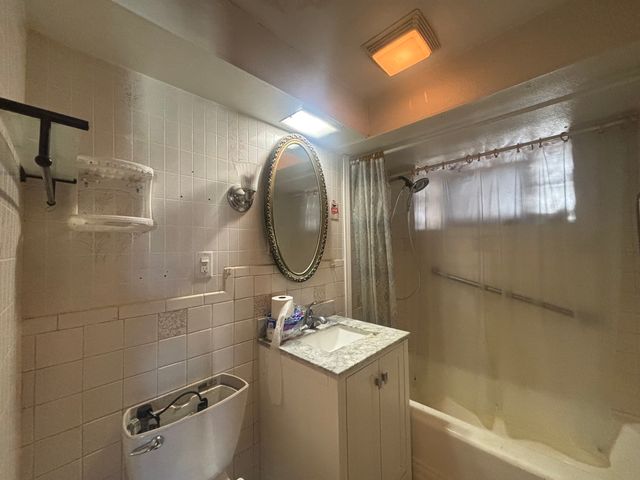 4925 N Odell Avenue, Harwood Heights, IL 60706