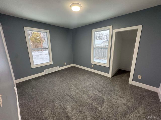 128 E Breen Avenue, Kingsford, MI 49802