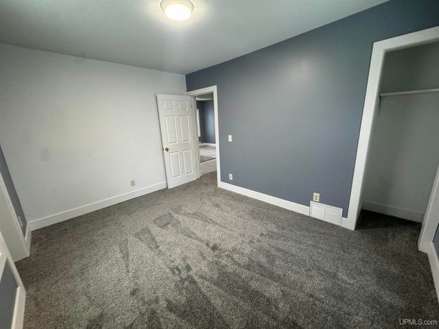 128 E Breen Avenue, Kingsford, MI 49802