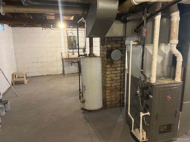 128 E Breen Avenue, Kingsford, MI 49802