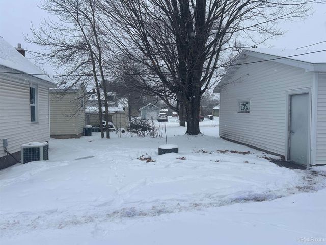 128 E Breen Avenue, Kingsford, MI 49802