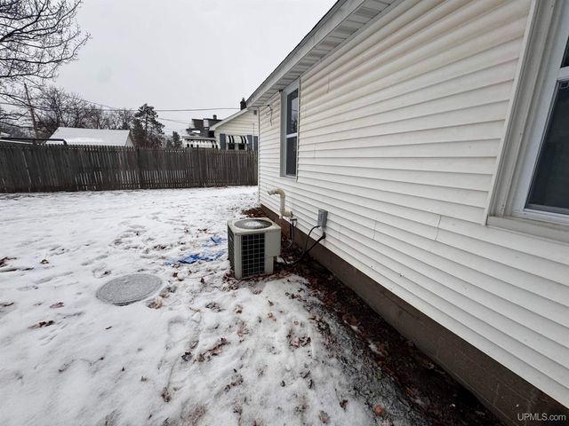 128 E Breen Avenue, Kingsford, MI 49802