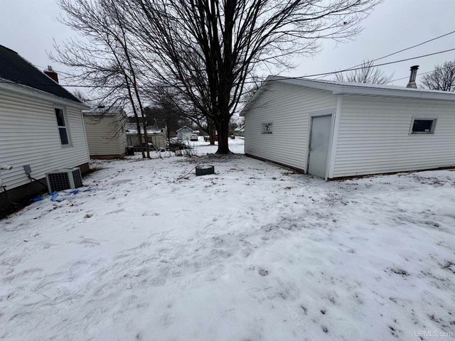 128 E Breen Avenue, Kingsford, MI 49802