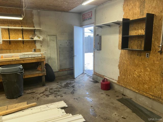 128 E Breen Avenue, Kingsford, MI 49802