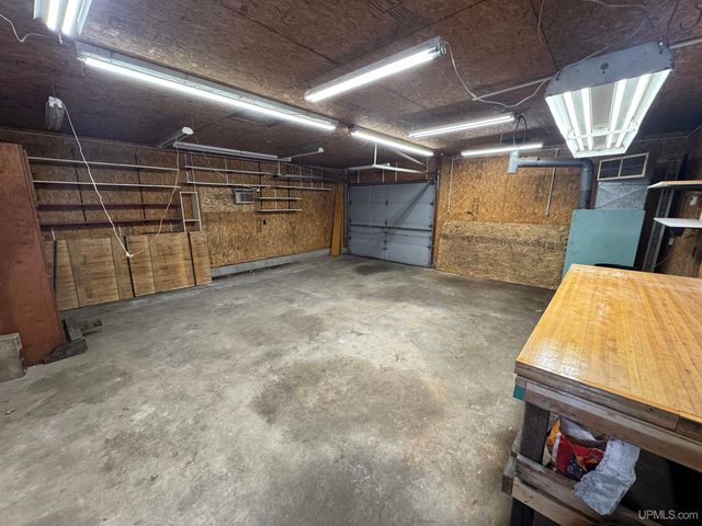 128 E Breen Avenue, Kingsford, MI 49802