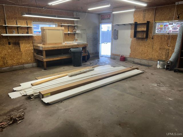 128 E Breen Avenue, Kingsford, MI 49802