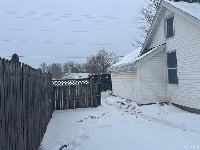 128 E Breen Avenue, Kingsford, MI 49802