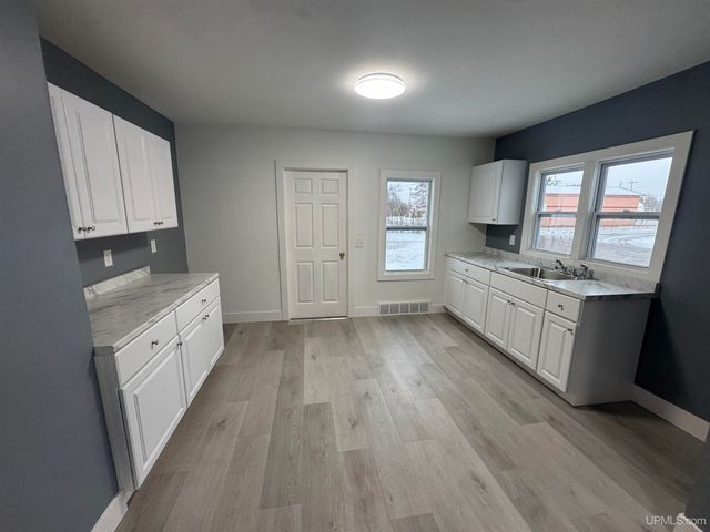 128 E Breen Avenue, Kingsford, MI 49802