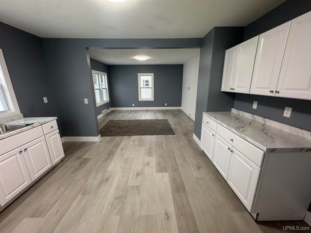 128 E Breen Avenue, Kingsford, MI 49802