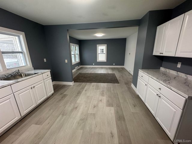 128 E Breen Avenue, Kingsford, MI 49802