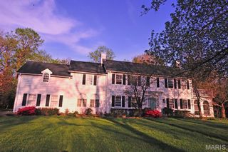 34 Godwin Lane, St Louis, MO 63124