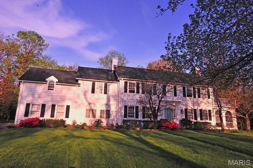 34 Godwin Lane, St Louis, MO 63124
