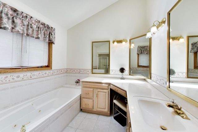 37292 N Stanton Point Road, Ingleside, IL 60041