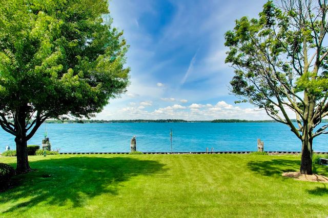 37292 N Stanton Point Road, Ingleside, IL 60041