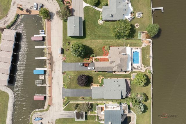 37292 N Stanton Point Road, Ingleside, IL 60041