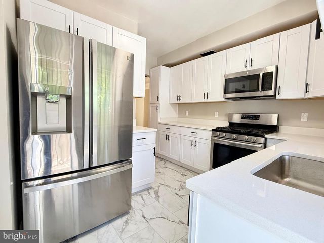 1004 GIRARD ST NW, Washington, DC 20001
