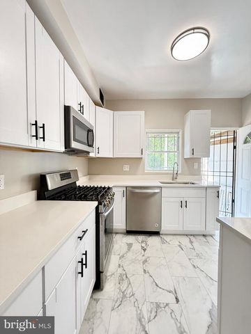 1004 GIRARD ST NW, Washington, DC 20001
