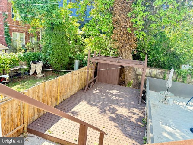 1004 GIRARD ST NW, Washington, DC 20001