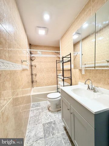 1004 GIRARD ST NW, Washington, DC 20001