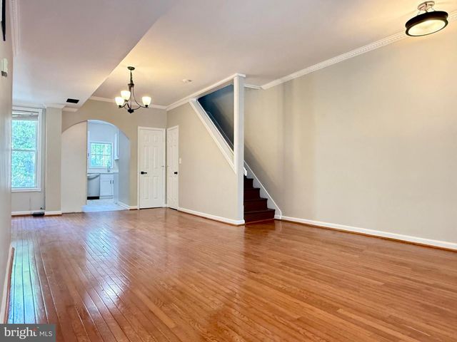 1004 GIRARD ST NW, Washington, DC 20001