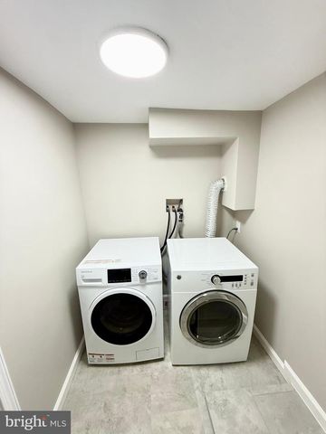 1004 GIRARD ST NW, Washington, DC 20001